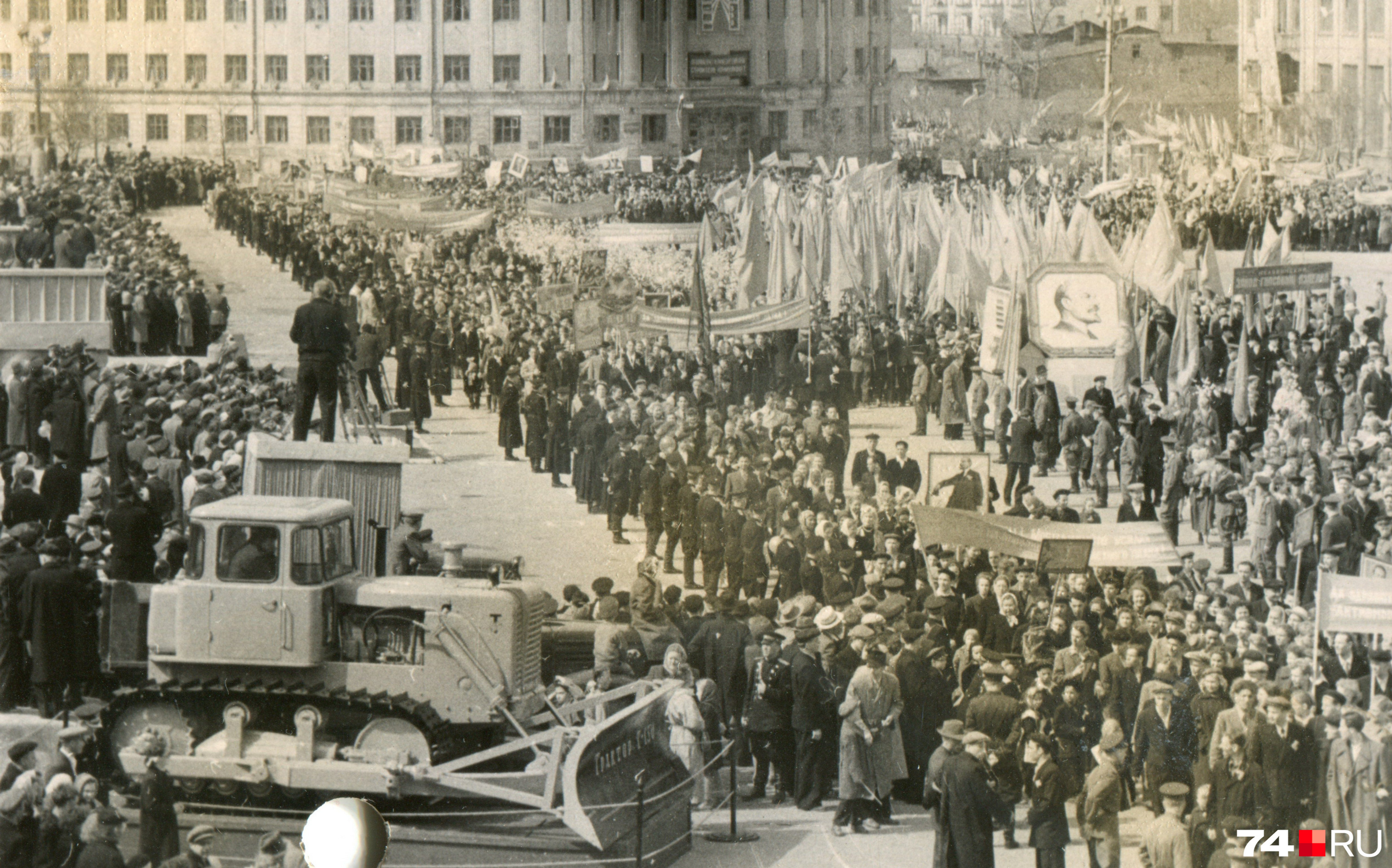 Видео демонстрация. 1 Мая Челябинск площадь революции. 1 Мая 1959 года. Демонстрация 1 мая 1991 года в Москве. Демонстрации в СССР 7 ноября и 1 мая.