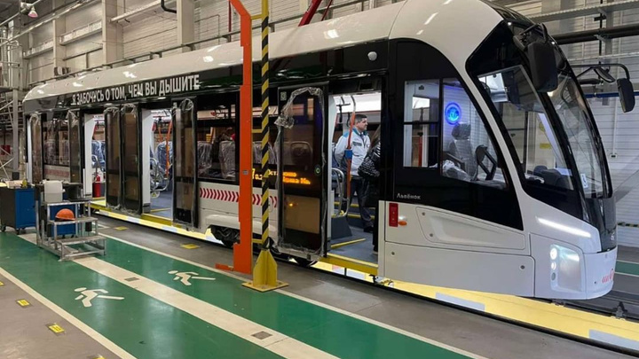 Мэр показал трамваи с итальянским интерьером перед отправкой в Красноярск