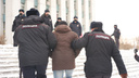 После архангельской акции в поддержку Навального в полицию доставили <nobr class="_">29 протестующих</nobr>