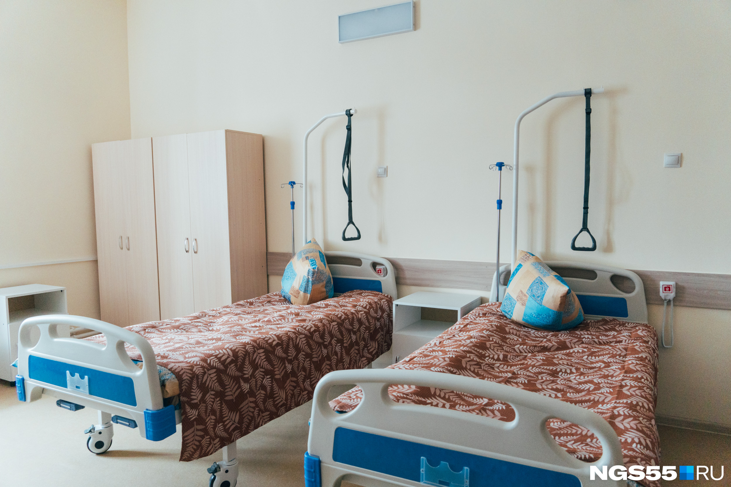 В комнатах для лежачих больных смонтированы кнопки вызова медсестры
