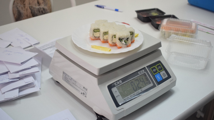 Владельца «Оригами» обязали выплатить 300 тысяч клиентам, отравившимся суши