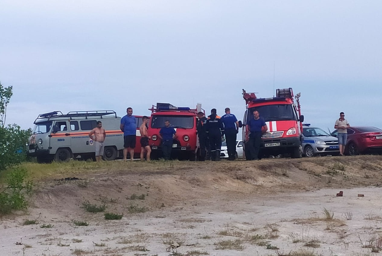 На воде работает мобильный отряд поисково-спасательной службы, с очевидцами — полиция На воде работает мобильный отряд поисково-спасательной службы, с очевидцами — полиция