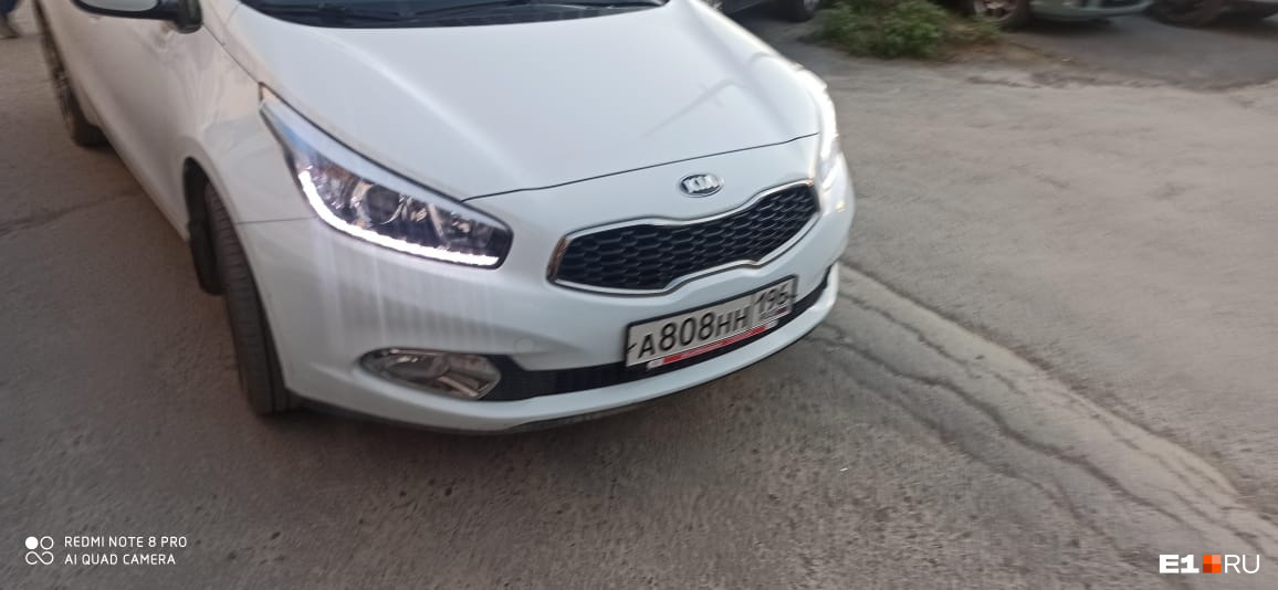 Также удалось сфотографировать госномера автомобиля, на котором приехал агрессивный водитель Также удалось сфотографировать госномера автомобиля, на котором приехал агрессивный водитель