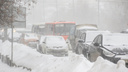 «Мэрия, дай ответ!»: нижегородцам пришлось выталкивать автобус на неубранной от снега дороге