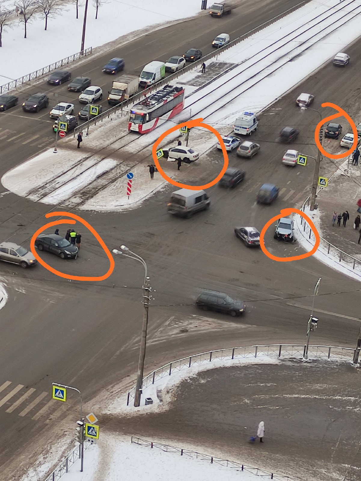 Видео аварии в санкт петербурге вчера. Авария на Бухарестской вчера.