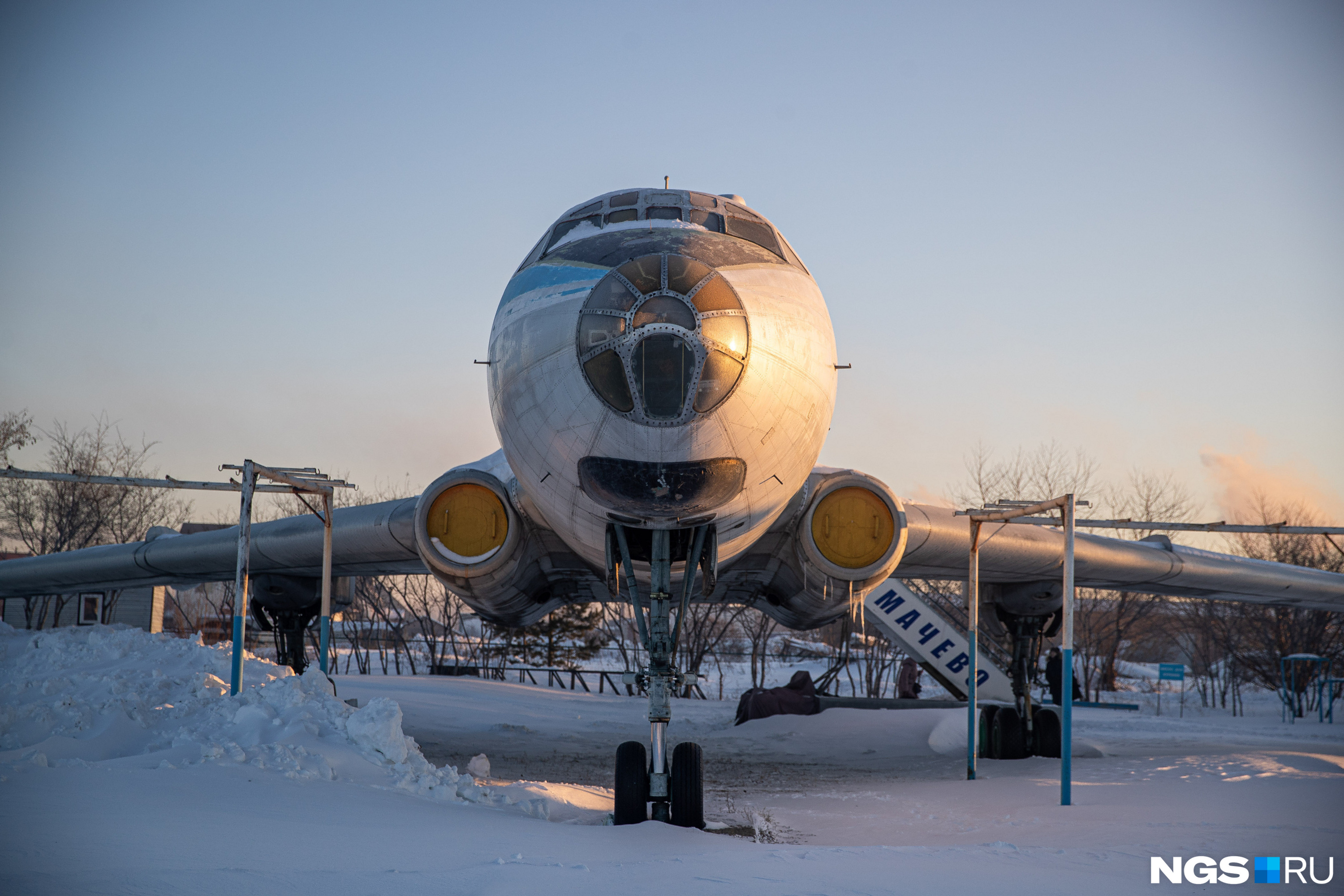 Самолет Ту-104А стоит на аэродроме в Бердске с 1978 года
