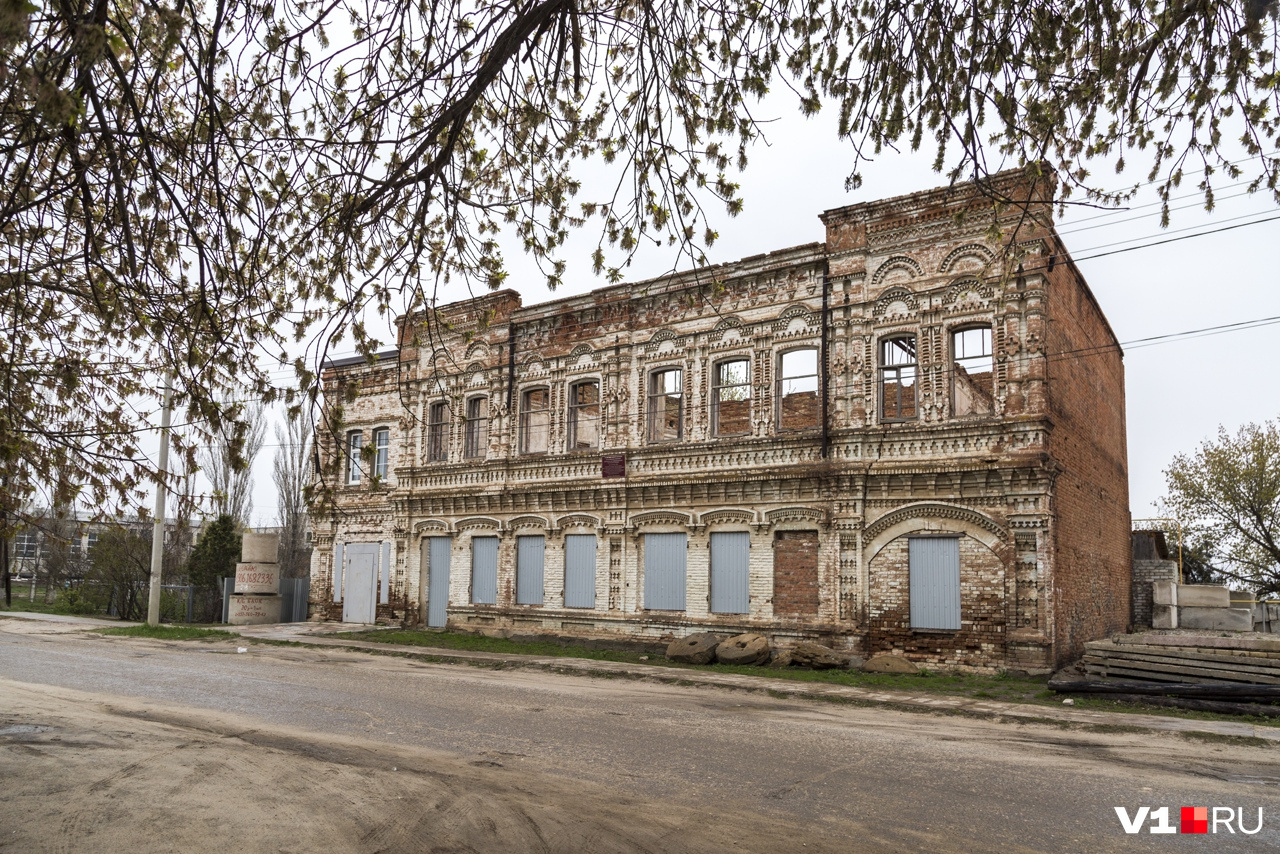 Дом Шишлянникова в Дубовке стоит без крыши много лет