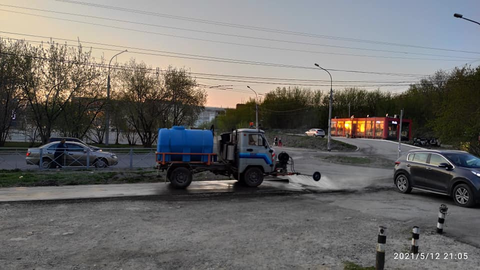 Почему вымытые <nobr class="_">тротуары —</nobr> такое редкое явление в Новосибирске? Кто в этом виноват и что можно сделать?