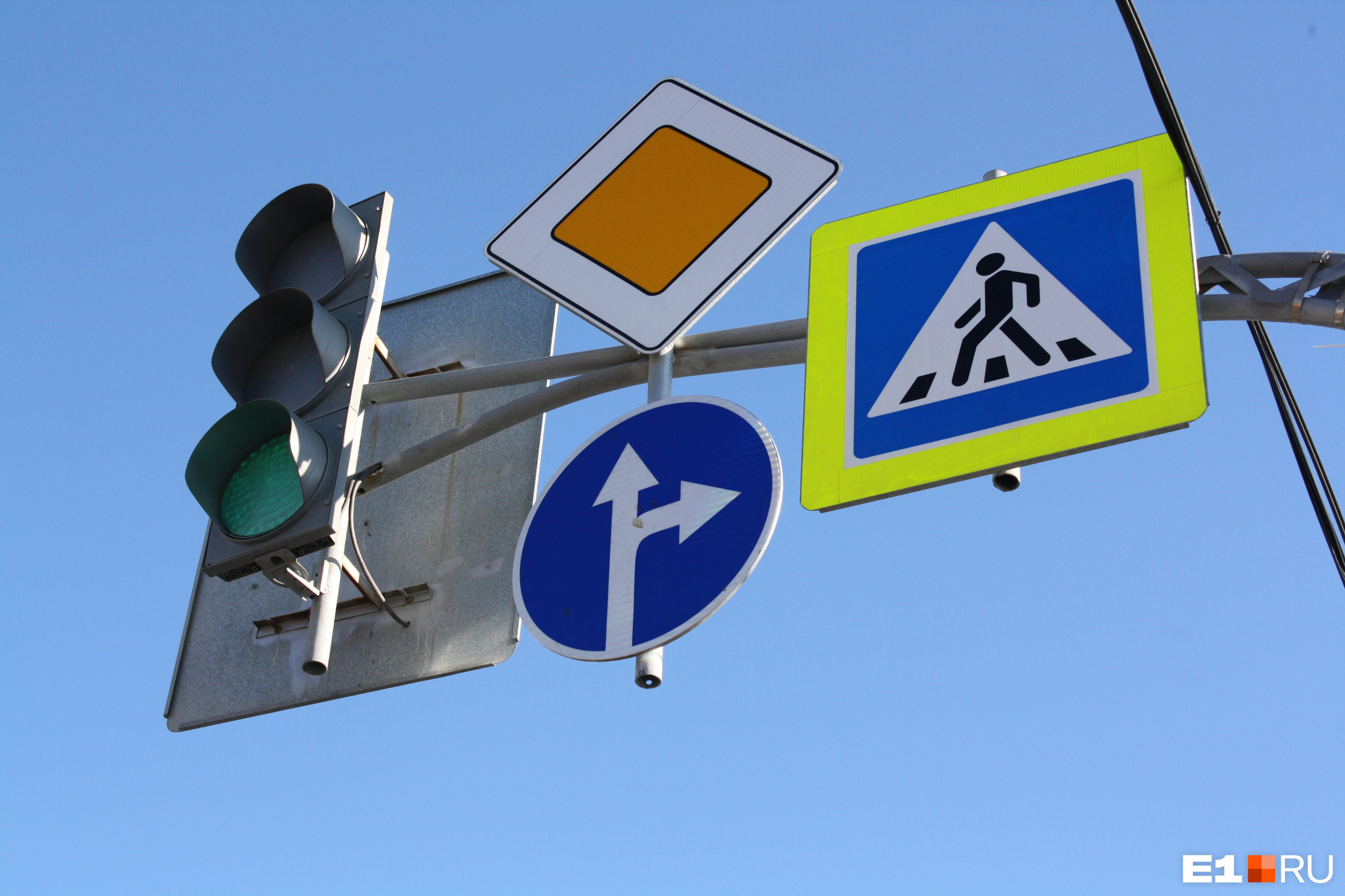 В Екатеринбурге отменили левые повороты на двух перекрестках. 26 марта ...