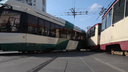 Дорожники объяснили, почему новый трамвай в Челябинске сошел с рельсов и устроил ДТП