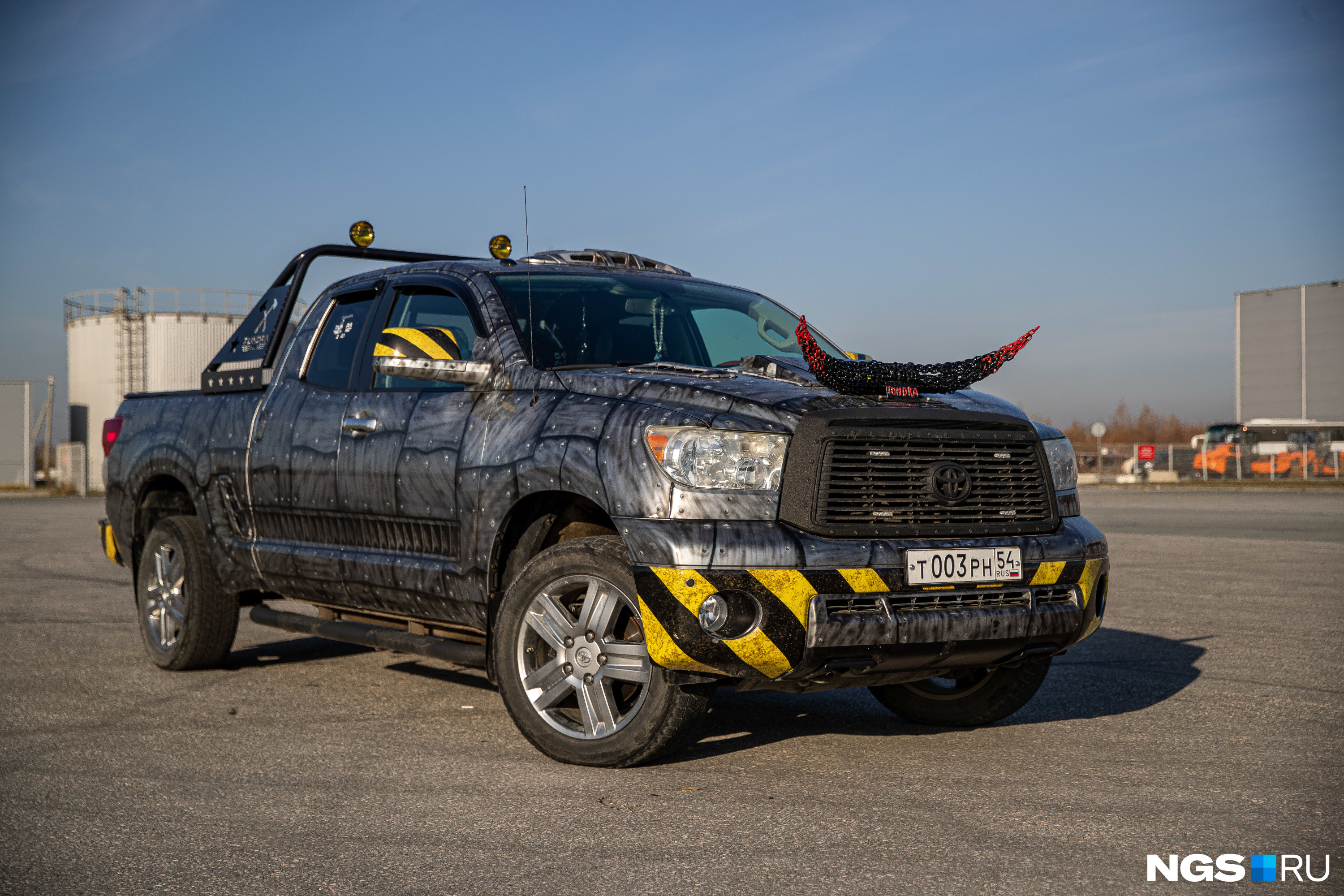 Toyota Tundra пикап с крышей