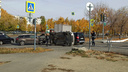 На Северо-Западе Челябинска произошло тройное ДТП с переворотом. Авария попала на видео