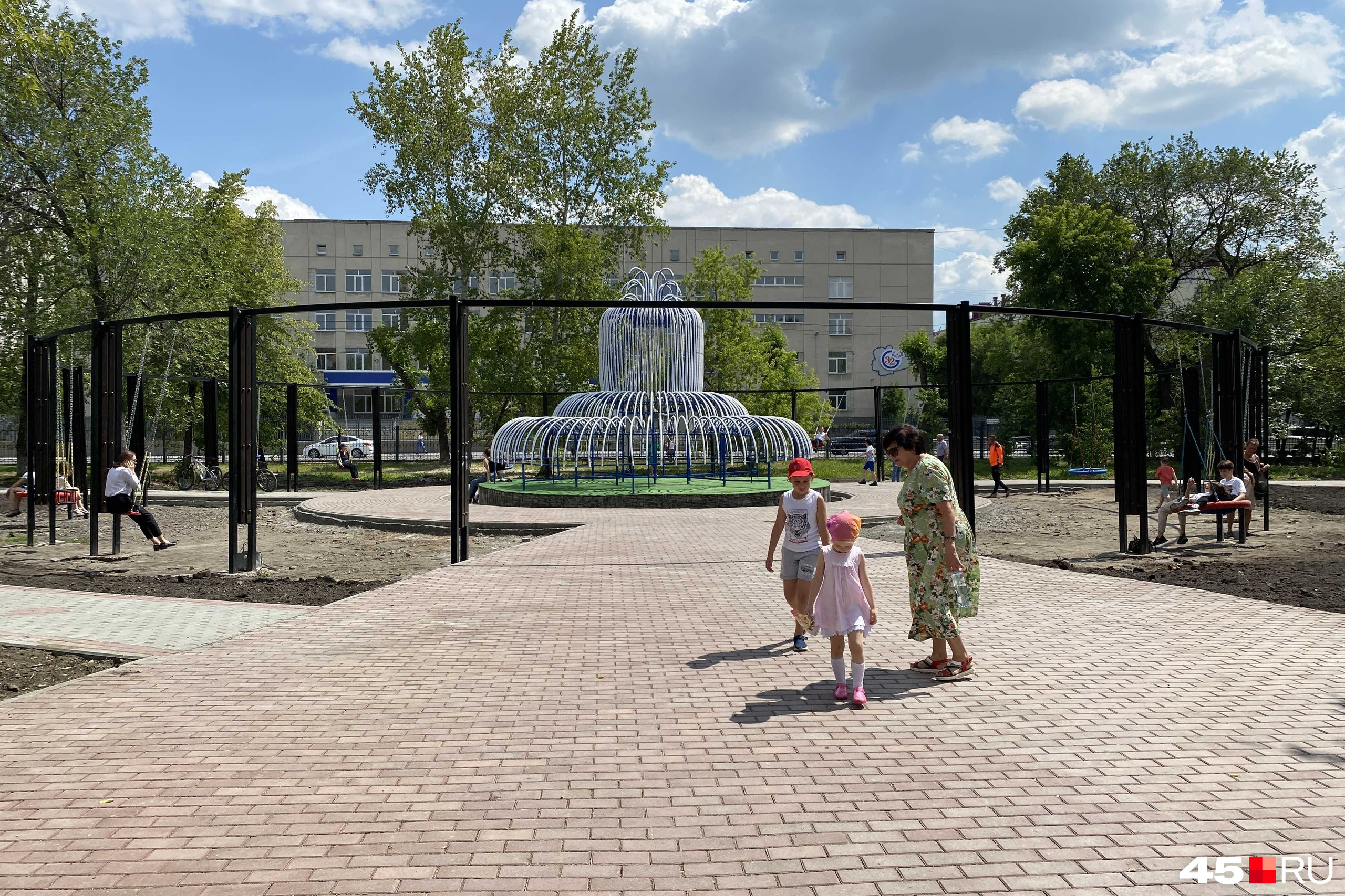 Погода курган курганской. Жара Курган. Курган площадь лето. Курган летом. Курган летом фото.