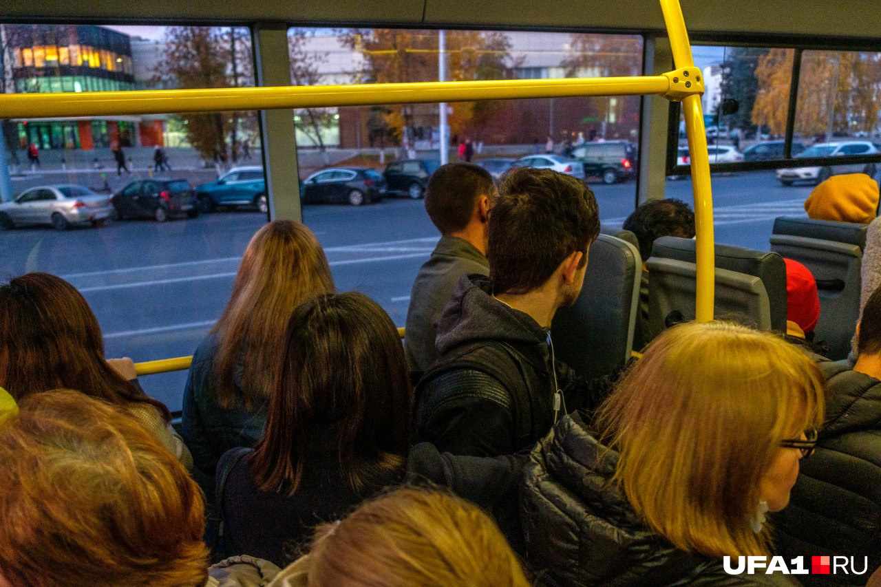 В автобусах нет места даже для стоячих пассажиров