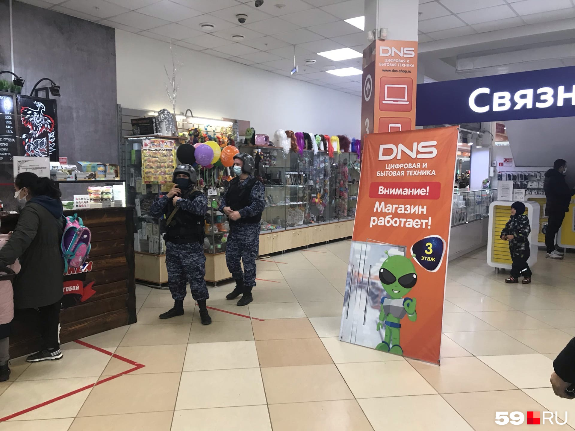 Полиция в ТЦ «Кит» Полиция в ТЦ «Кит»