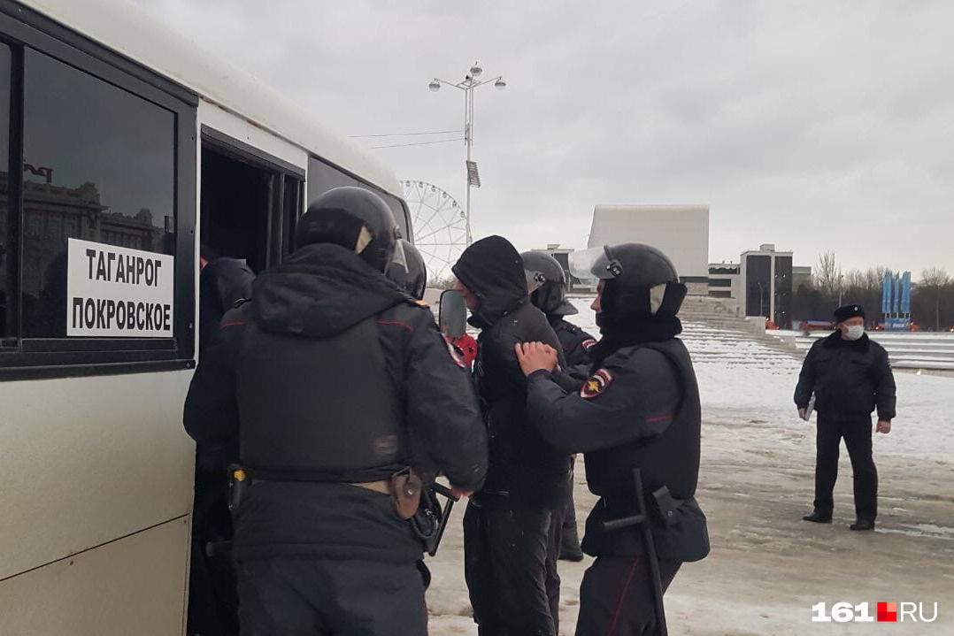 Маршрутку превратили в автозак Маршрутку превратили в автозак
