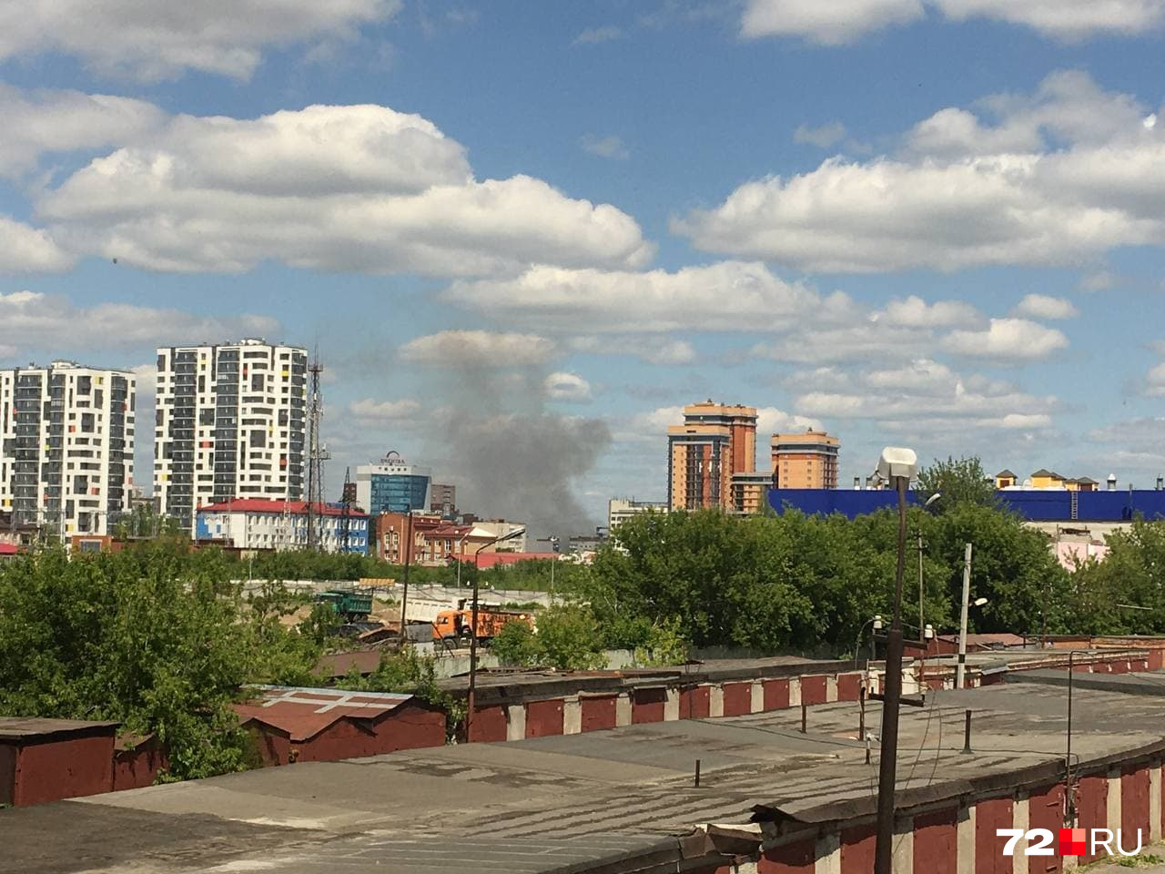 Дым виден в центре Тюмени Дым виден в центре Тюмени
