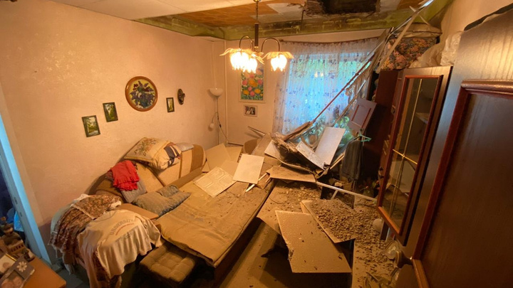 В Екатеринбурге компанию скандального коммунальщика оштрафовали из-за дырявого потолка