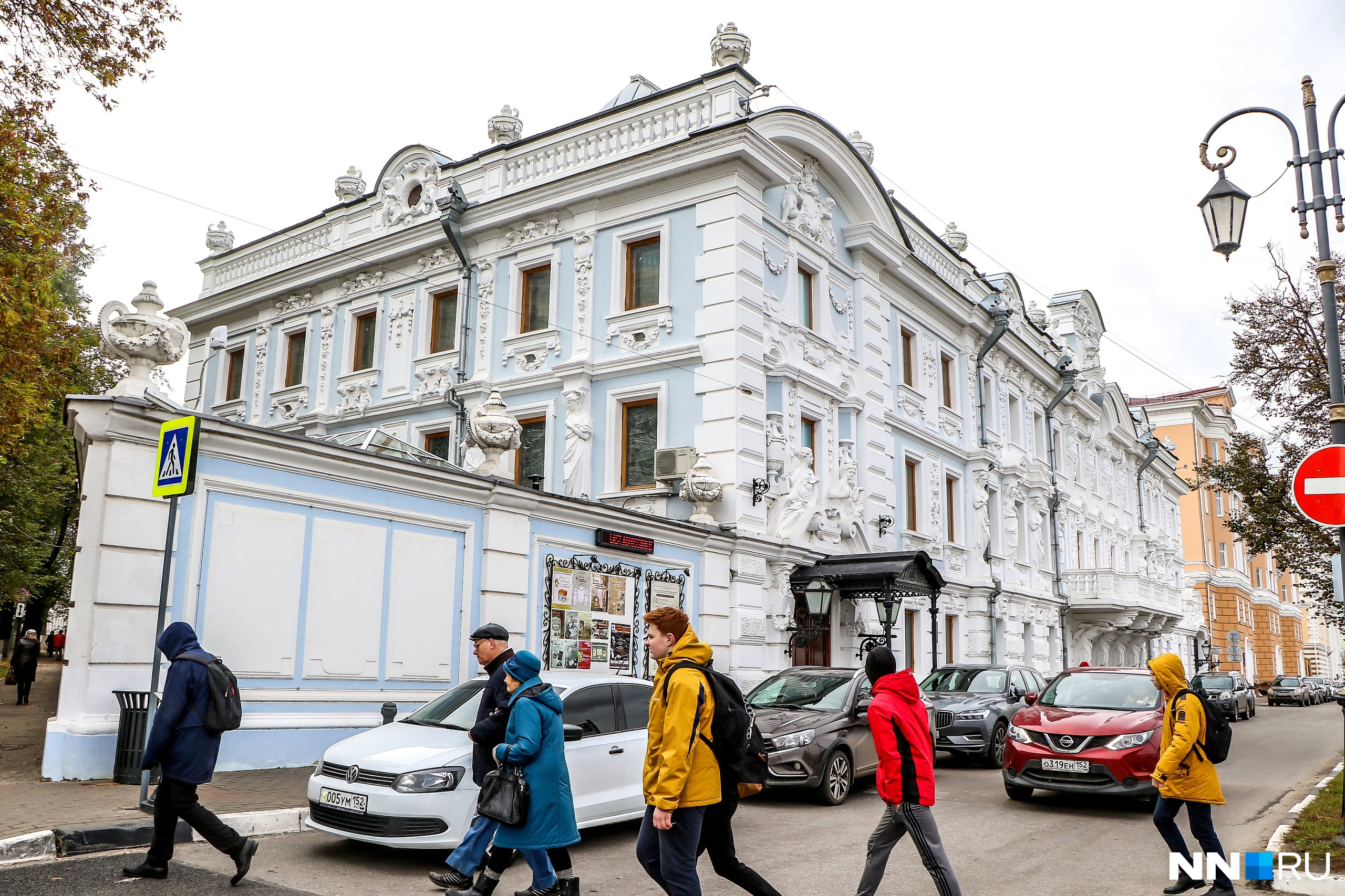 Пойти нижний. Прогулка по улице. Съёмки в Нижнем Новгороде. Киносъемки в Нижнем Новгороде. Перекрыта набережная Нижний Новгород.