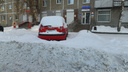 Два района Екатеринбурга заказали грейдеры и самосвалы с водителями, чтобы справиться со снегом