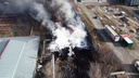 Как в Новосибирске тушат пожар на складе покрышек — впечатляющие кадры с высоты