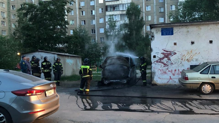 Поджог машины по доставке воды на Северо-Западе Челябинска попал на видео