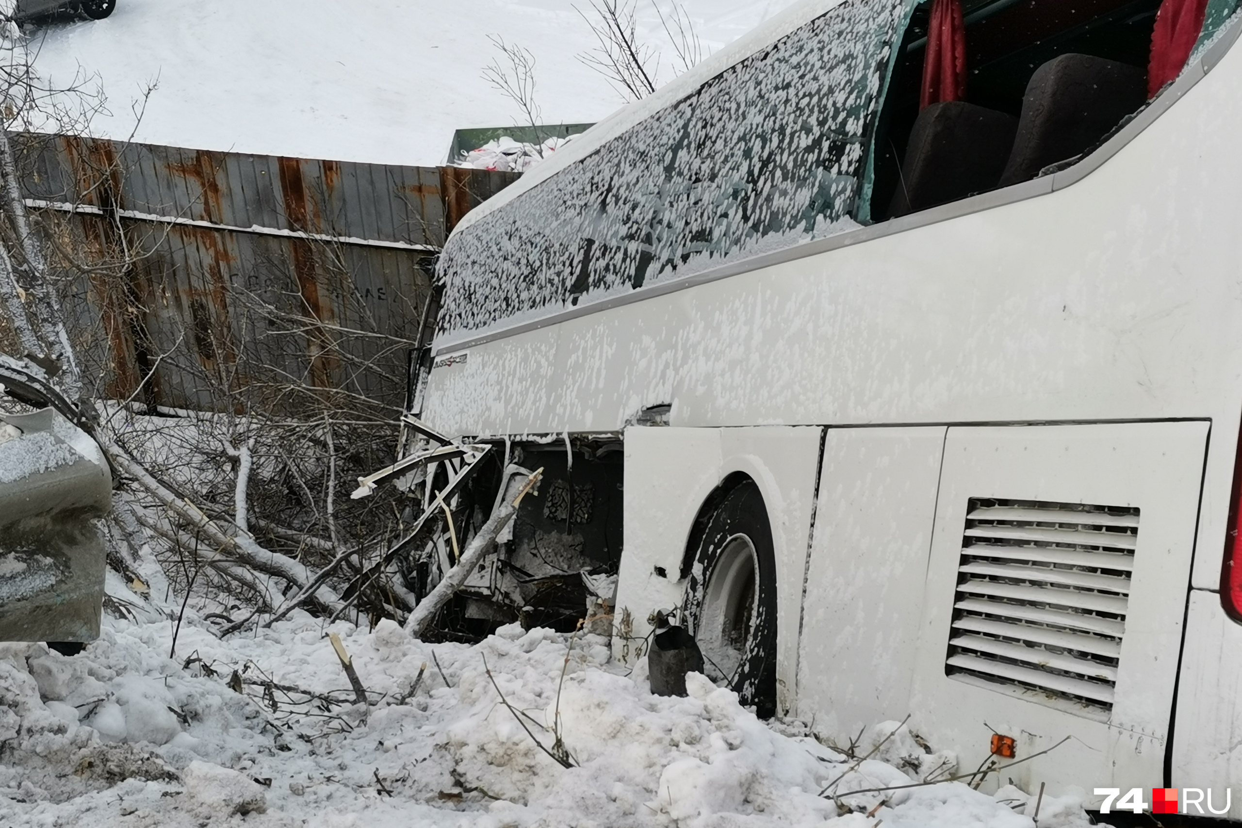 В Челябинске на Троицком тракте в ДТП с рейсовым автобусом пострадали