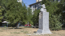 В Волгограде завершили восстановление рассыпающегося памятника Карлу Марксу