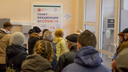 «Три дня уже стою»: как в Ярославле проходит обязательная вакцинация. Репортаж из очередей