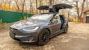 «Машину не нужно ни заводить, ни глушить»: знакомимся с электромобилем <nobr class="_">Tesla X</nobr>
