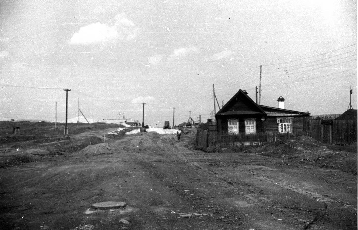 В советские годы железная дорога часто выдавала ссуды своим работникам на строительство малоэтажного частного жилья. Деревянными домами были застроены поселки Красная Звезда и Семь Ключей