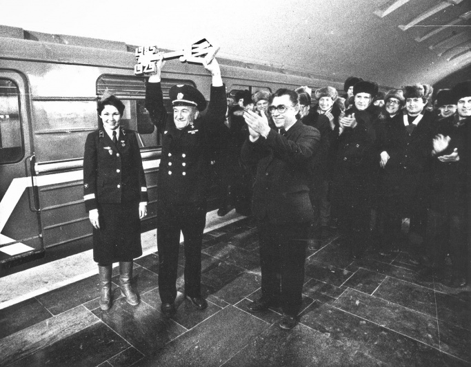 Первых пассажиров пустили в метро 7 января 1986 года Первых пассажиров пустили в метро 7 января 1986 года