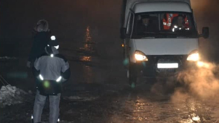 В Кемерово на Притомском проспекте прорвало трубу с холодной водой. На месте работают специалисты