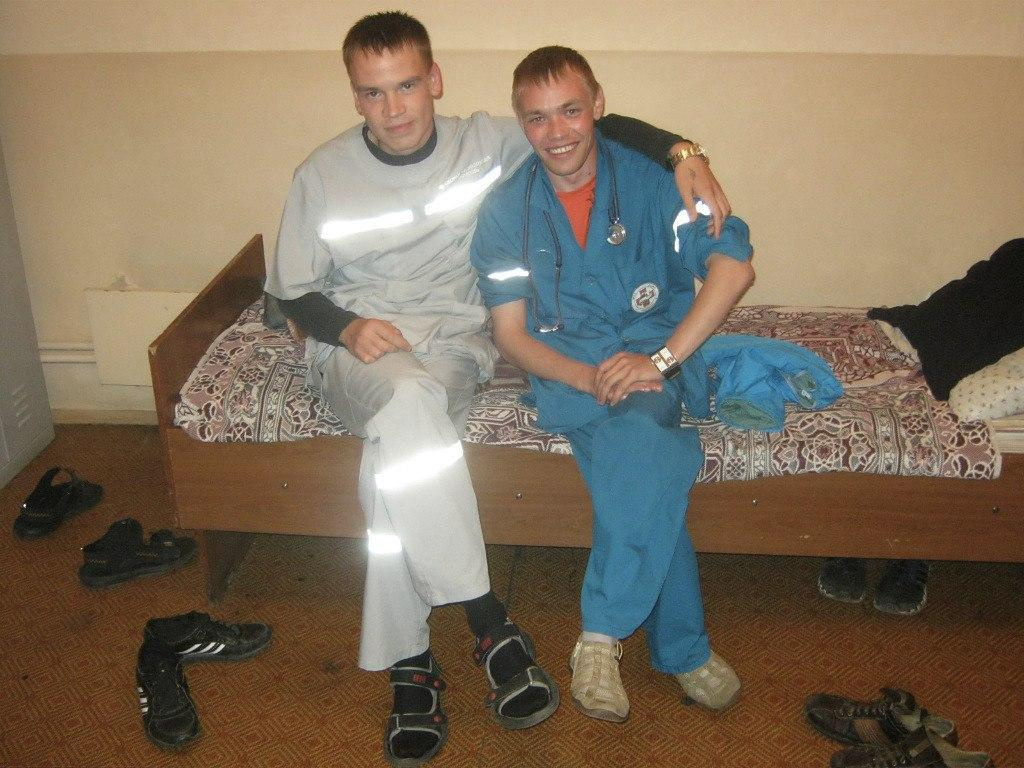 С коллегами Илья был в отличных отношениях. Они не бросают его и пытаются всячески поддерживать С коллегами Илья был в отличных отношениях. Они не бросают его и пытаются всячески поддерживать