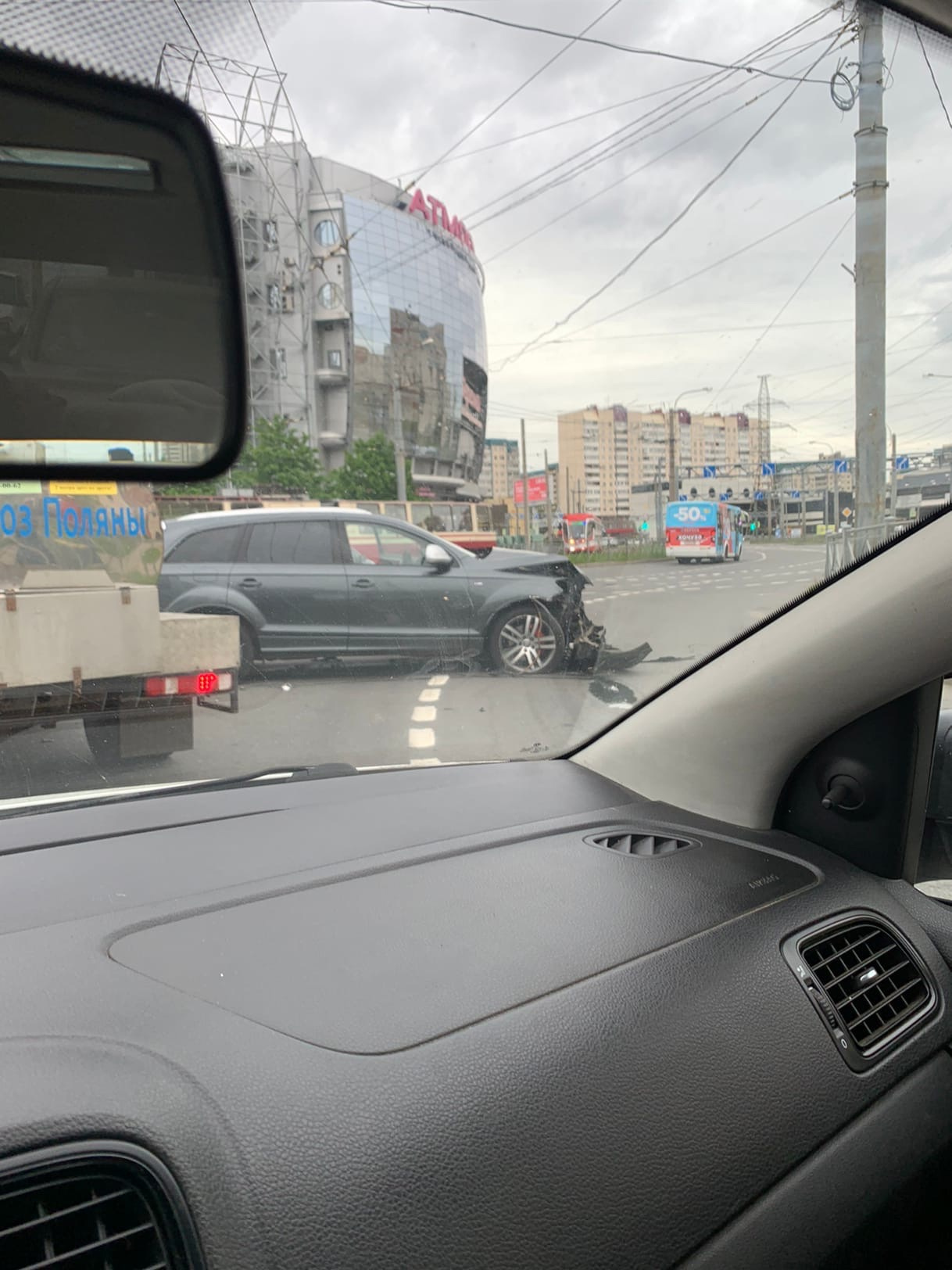 Nissan Skyline попал в ДТП на Комендантской площади 26 мая 2021 г. - 26 мая  2021 - ФОНТАНКА.ру