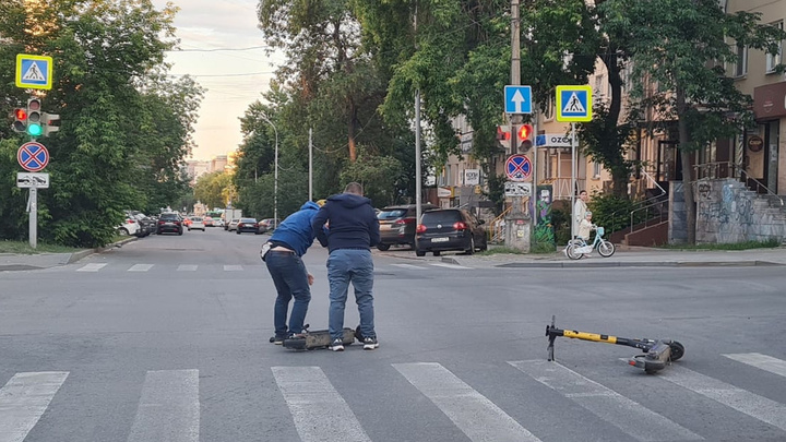 «По сути столкнулись два пешехода»: депутат Госдумы — об аварии двух самокатчиков в Екатеринбурге
