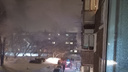 «Очень много дыма, свет отрубили во всем доме»: под Новосибирском загорелась пятиэтажка