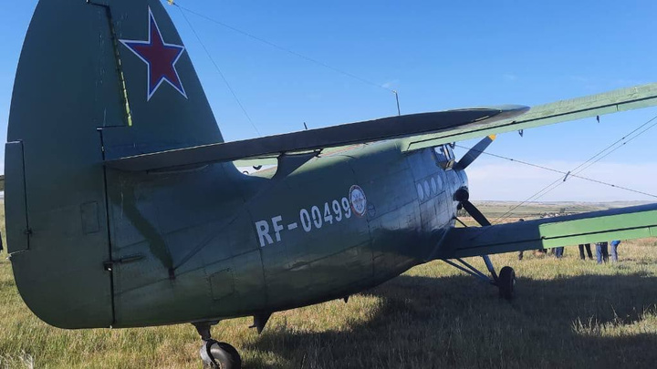 В Челябинской области самолет из-за перегрева двигателя совершил посадку в поле