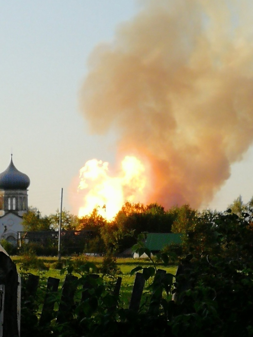 Еще одно фото из Спасо-Барды. Пламя поднималось выше церкви, говорит очевидица