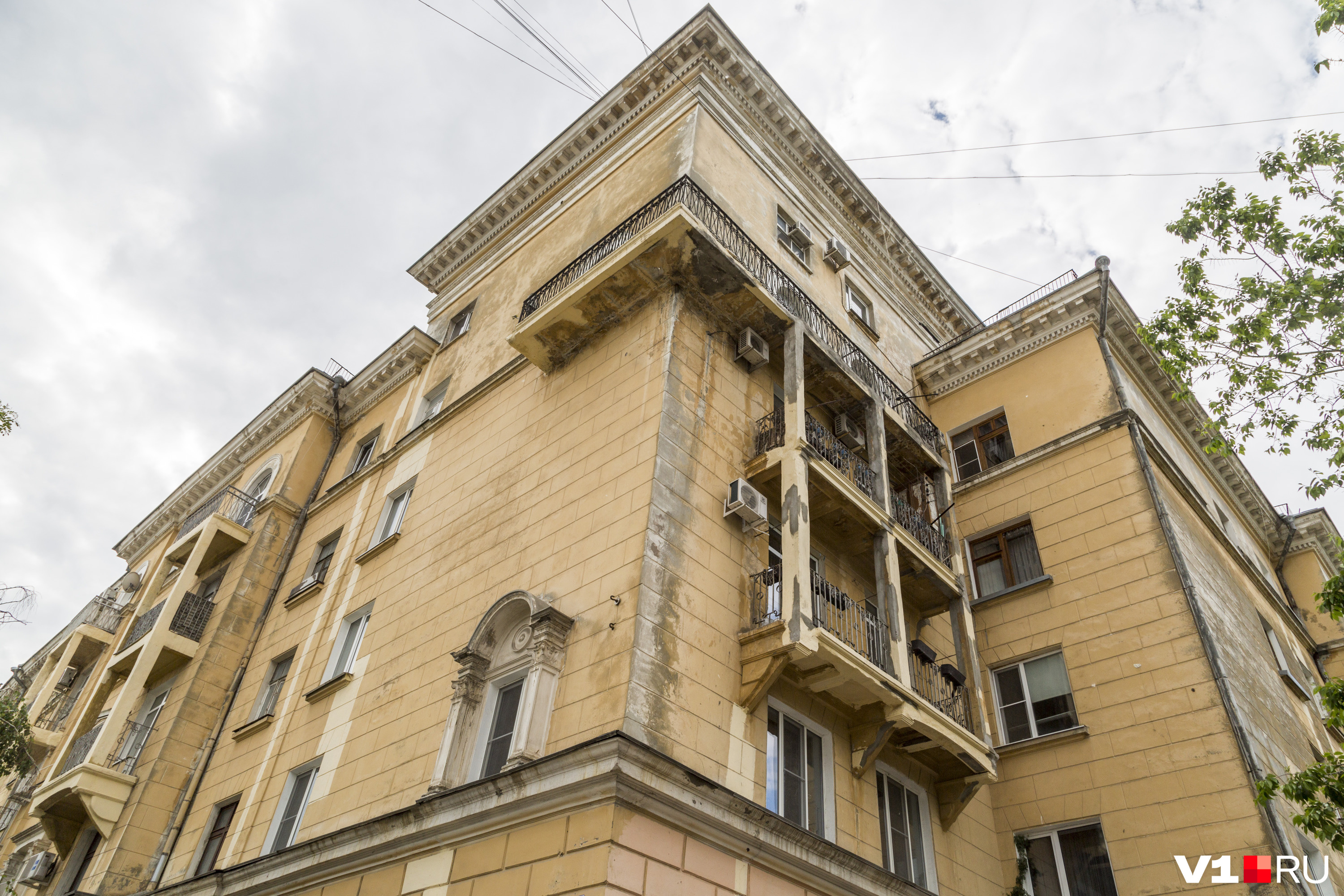 Сталинский ампир улицы нуждается в спешном и качественном ремонте