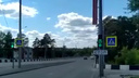 В Челябинске возле городского пляжа на Шершнях поставили дополнительный светофор для пешеходов