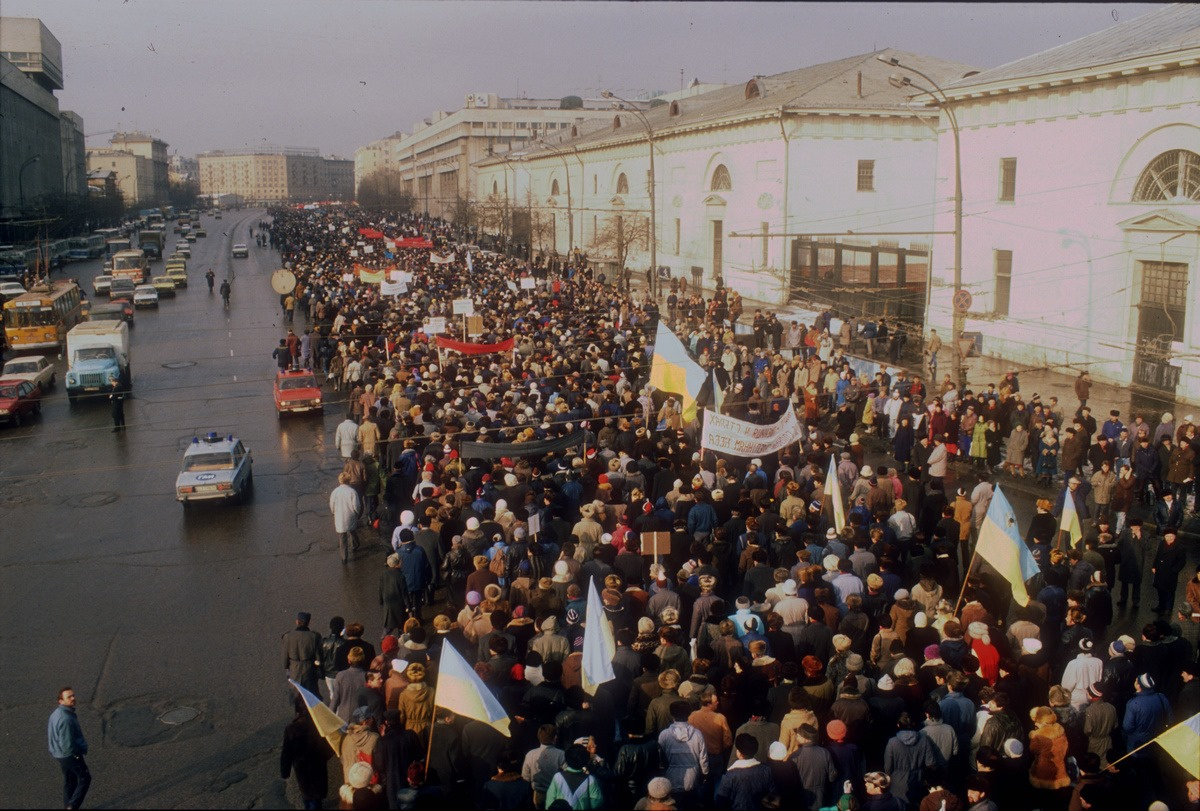 События 2000. Митинги 1980-х. Протестное шествие в Москве 1993. События 2000-х. Праздничная демонстрация в Москве начало 1980-х.