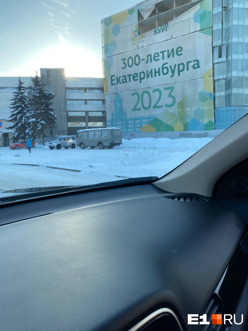 Силовики недалеко от Театра драмы Силовики недалеко от Театра драмы