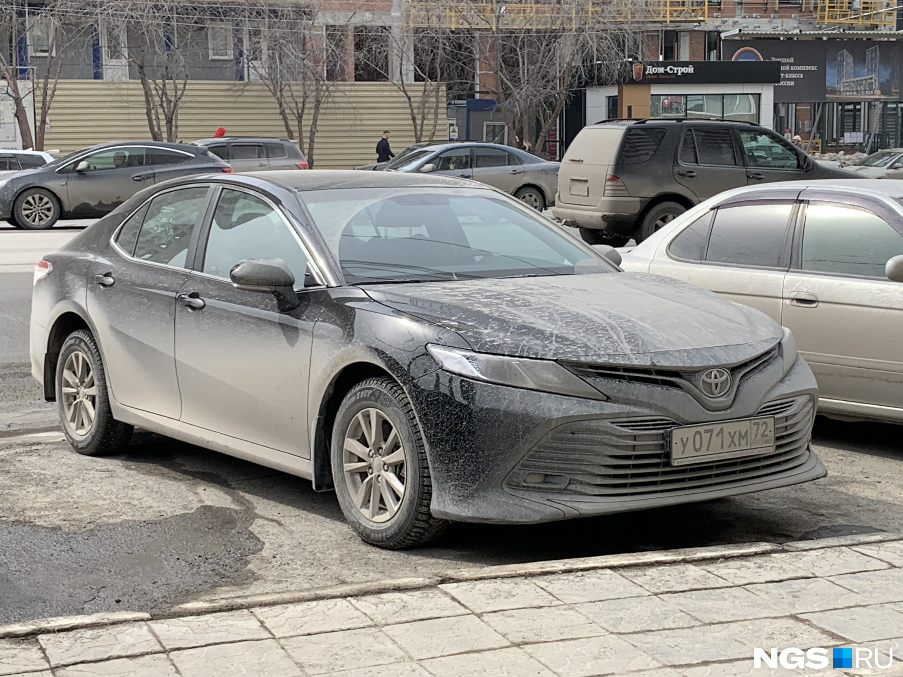 Бизнес-седан Toyota Camry за 600 рублей в час