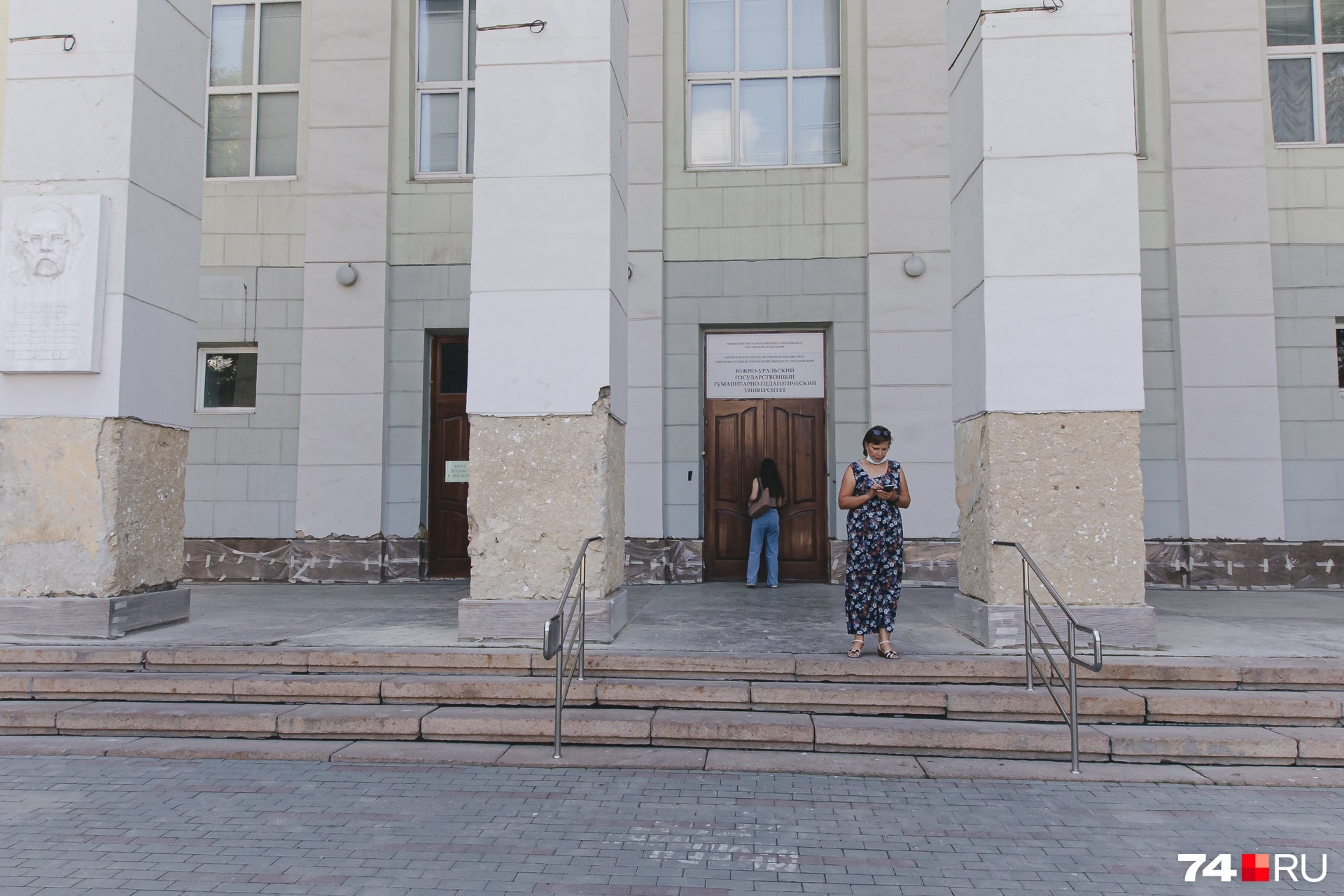 Фасад покрасят в прежний светло-салатовый цвет Фасад покрасят в прежний светло-салатовый цвет