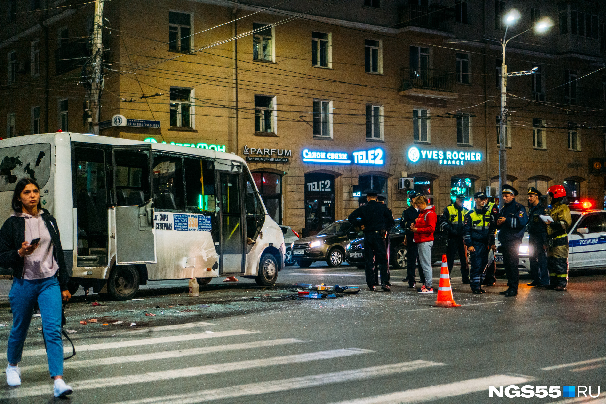 Восемь пассажиров. Аварийный перекресток в Омске. Дети пассажиры общественного транспорта.