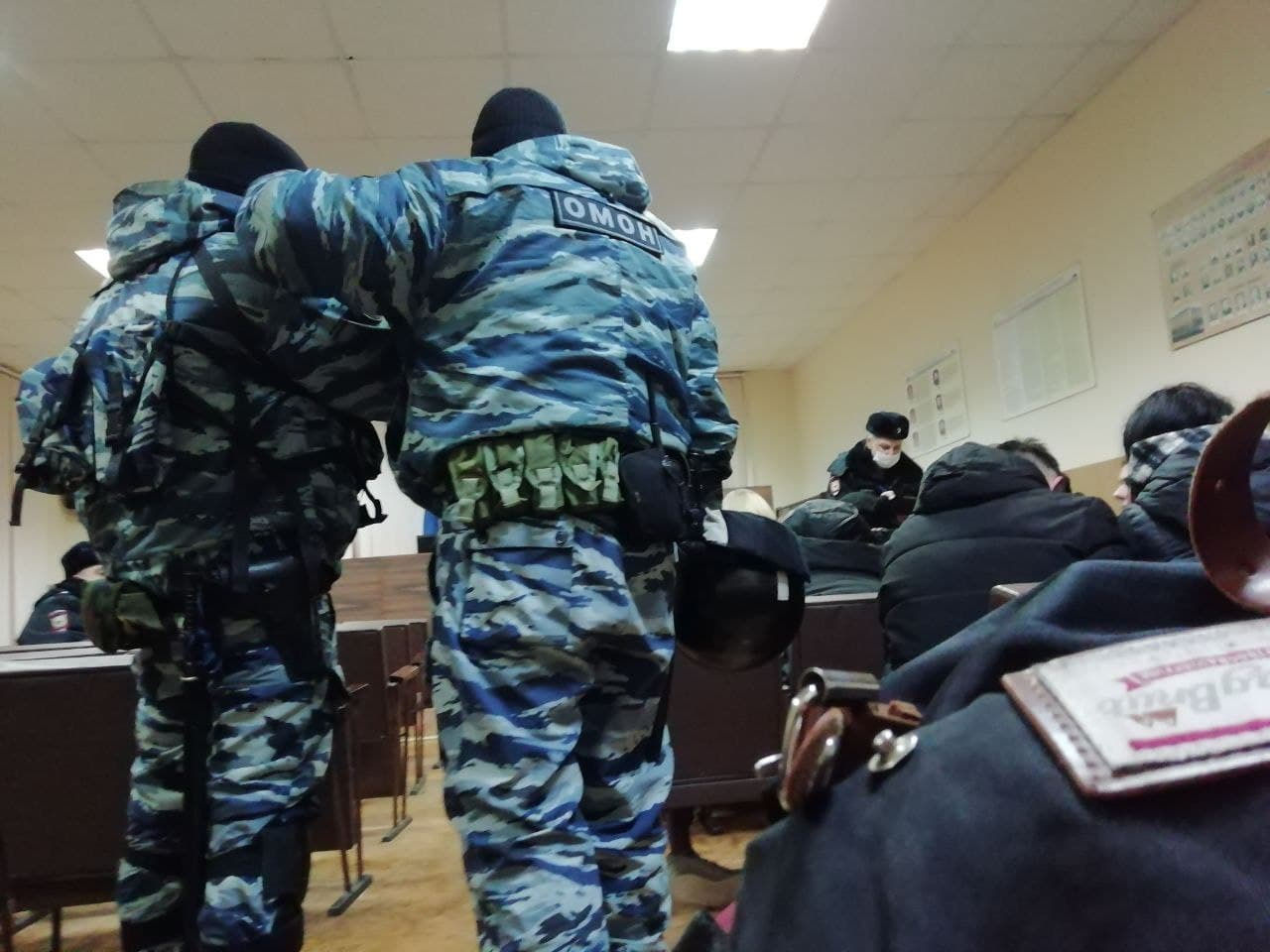 Задержанные сейчас находятся в РОВД. Полиция скрывает их количество Задержанные сейчас находятся в РОВД. Полиция скрывает их количество