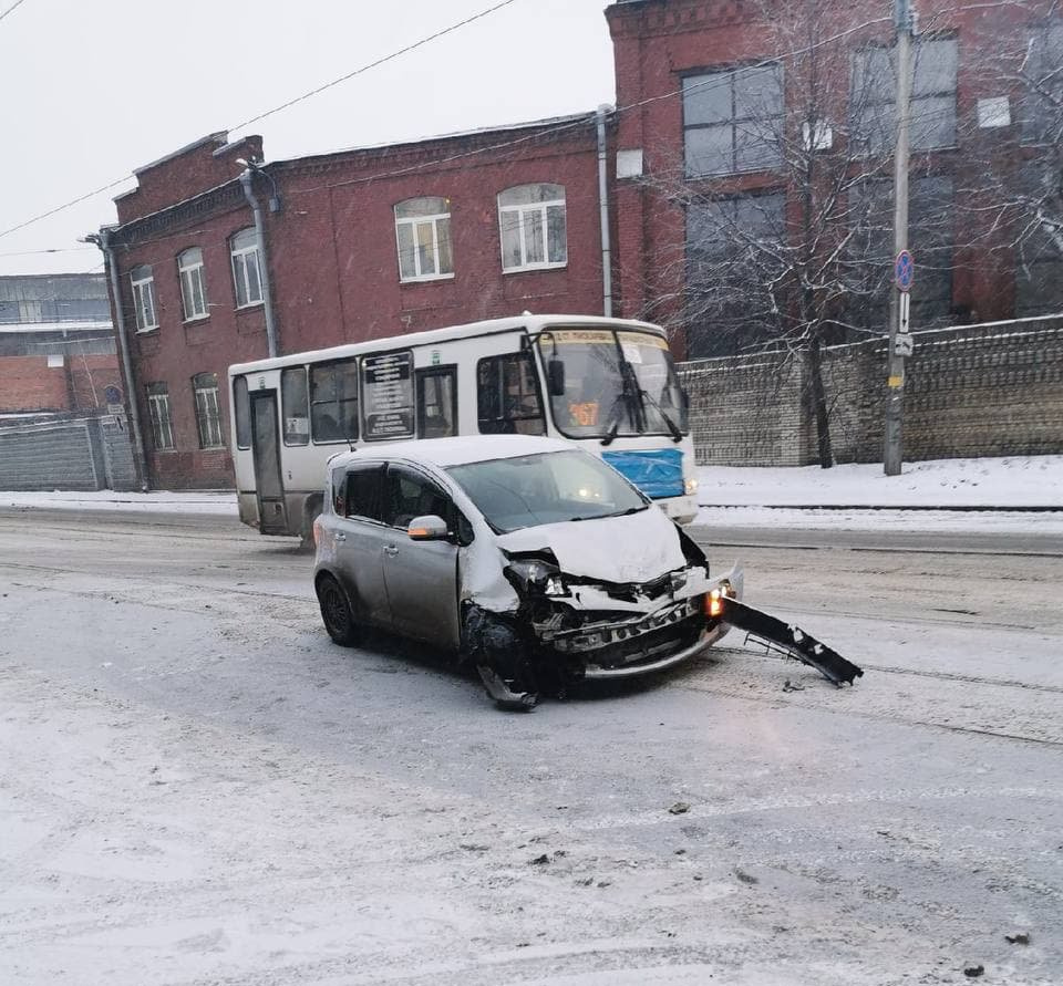 На Кондратьевском проспекте ДТП мешало общественному транспорту