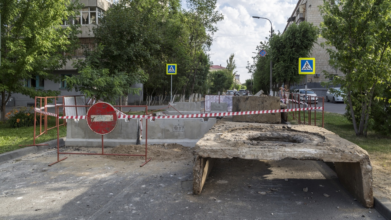 Движение волгоград. Волгоград закрыли. Перекрыта улица.