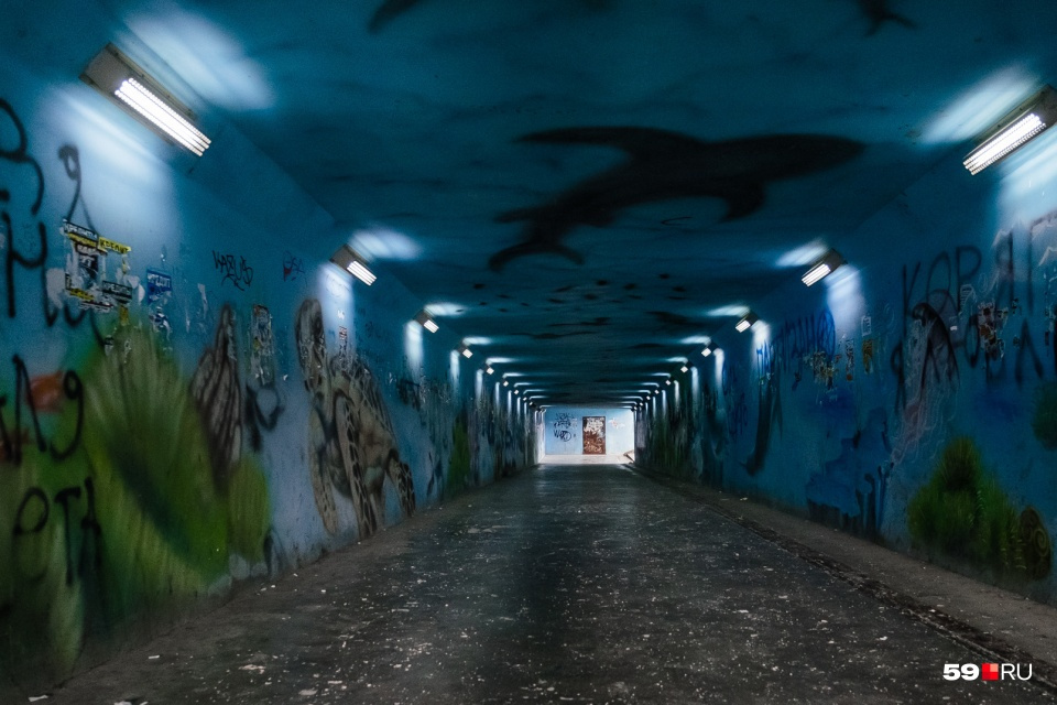 Подземный переход в Перми (ныне закрашенный) доказывает, что при известной фантазии можно сделать и подземелье не таким мрачным